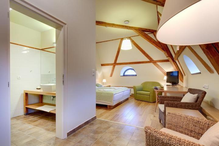 Lisensky Dvur 4*