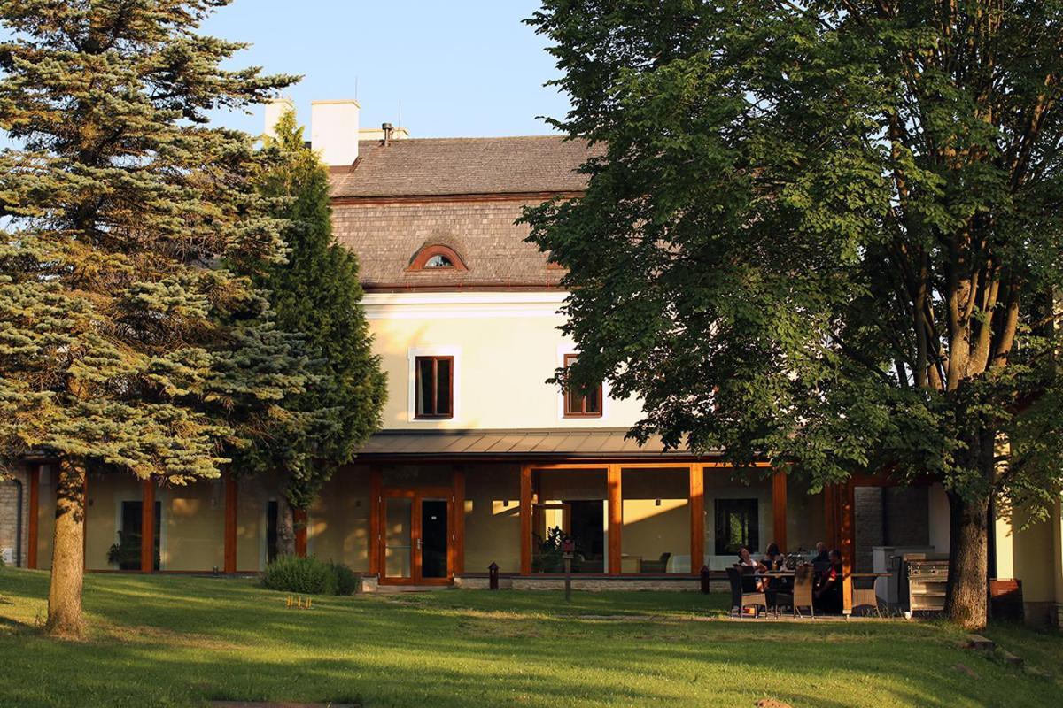 Lisensky Dvur Sněžné