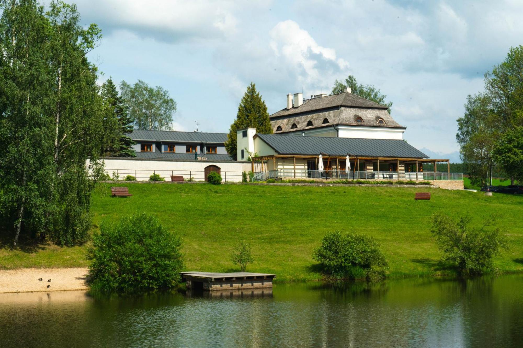 Lisensky Dvur 4*